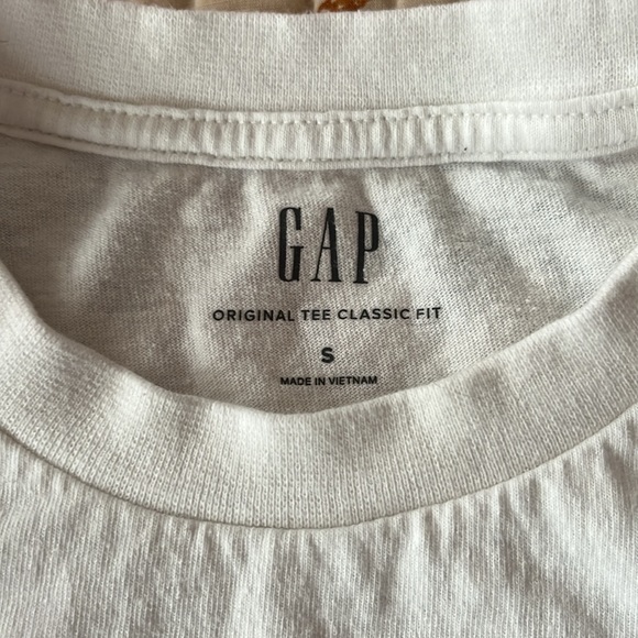 👕👚 GAP logo T in gender neutral Size Small - fits like a men’s Small - Picture 3 of 5